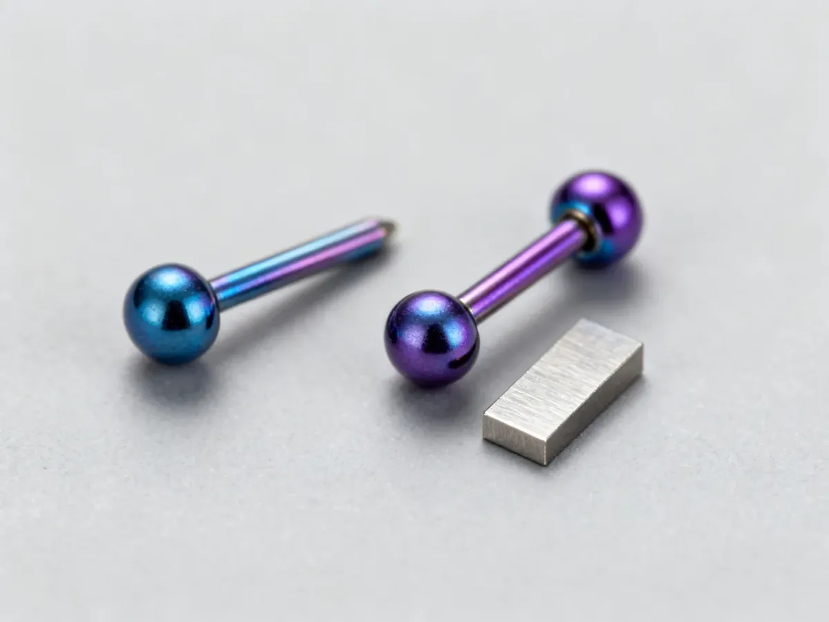 Tytanowa biżuteria do piercingu z anodowaną kolorową powierzchnią